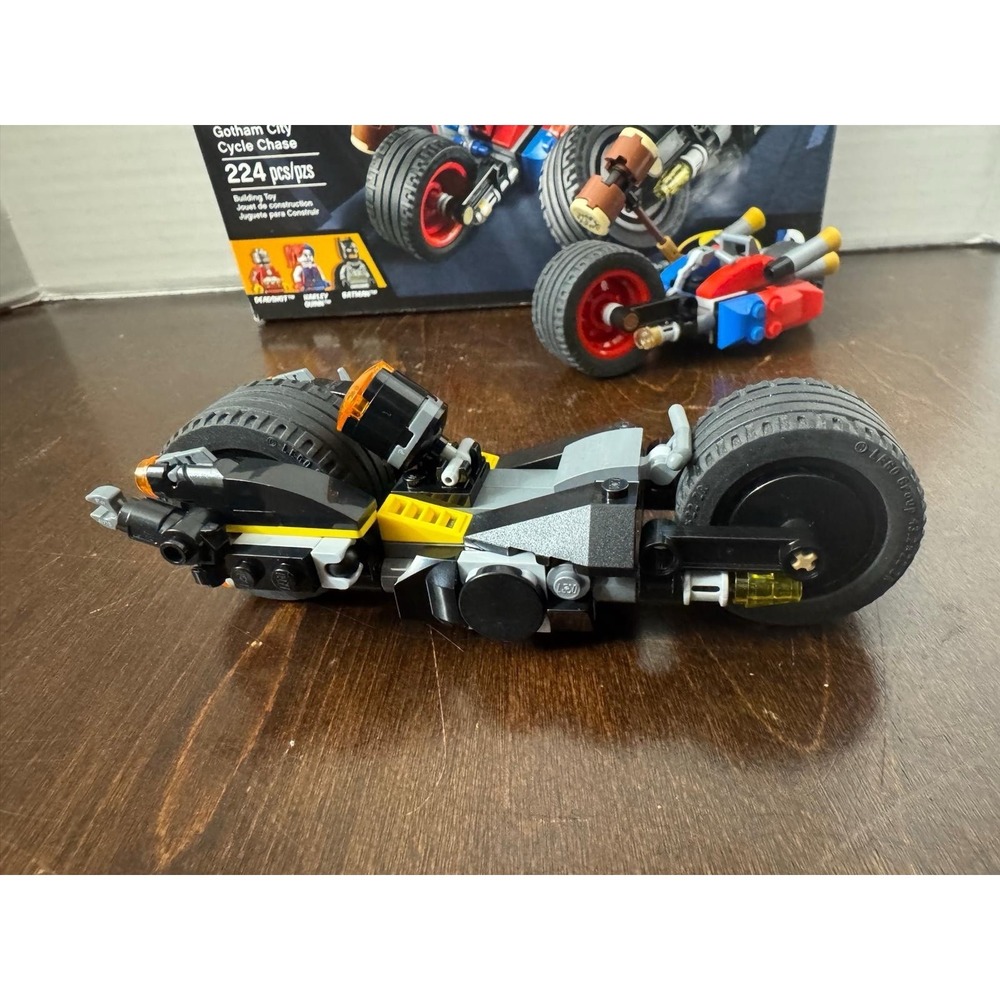 LEGO 76053 DC Comics Batman Gotham City Cycle Chase Missing Deadshot Minifigure - Picture 3 of 9